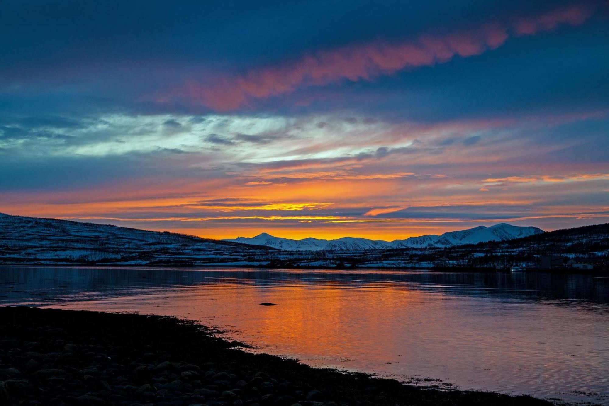 Вилла Lyngen Fjordcamp Nord-Lenangen Экстерьер фото